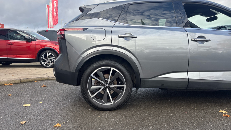 Nissan Qashqai 1.3 DiG-T MH Tekna 5dr Petrol Hatchback